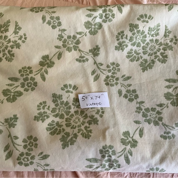 Quilting Fabric Remnants Lot Sewing Materials Green Berries Colors Cotton 2 LB - Picture 3 of 9